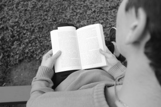 bibel_reading-g69a8f2104_1280.jpg